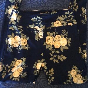 Lularoe One Size Leggings Roses